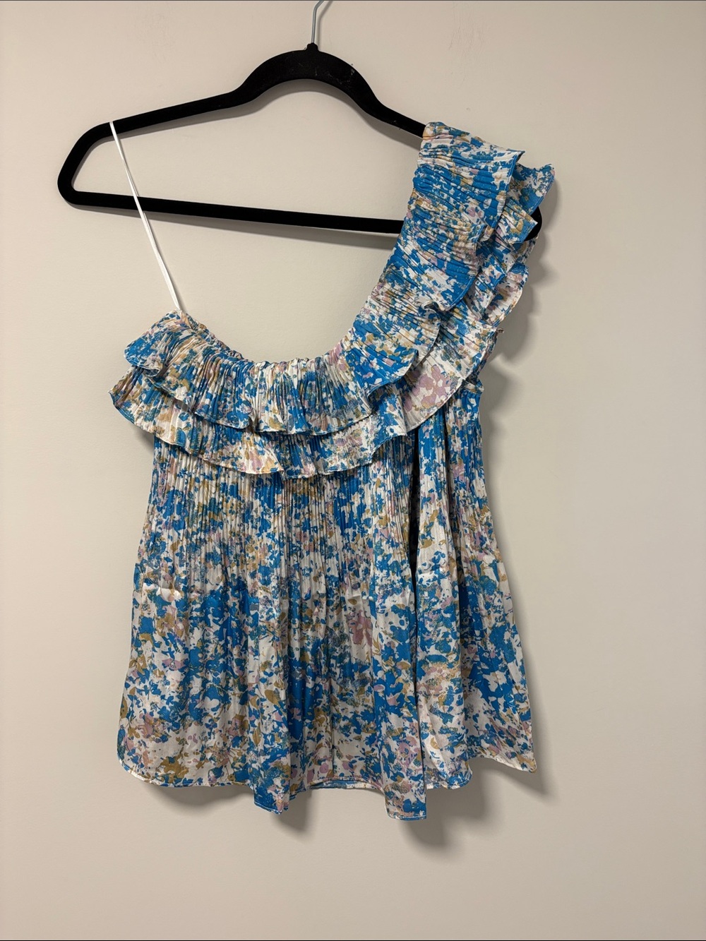 NWT Mystree Blue Floral One-Shoulder Ruffle Top